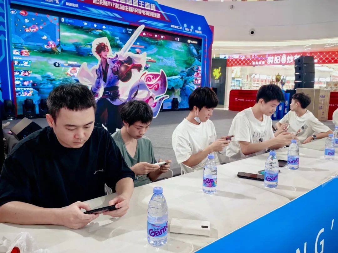 揭秘“赌徒家属”的痛苦：一个博彩成瘾者是如何拖垮整个家庭的。（当博彩成瘾侵蚀家门：一个人如何拖垮整个家庭）